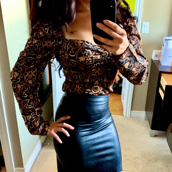 ๐๐ NWOT MARCIANO VICTORIANA BODYSUIT ๐๐ - Picture 3 of 5